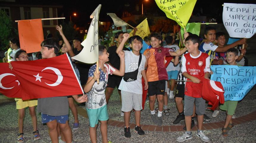 Marmaris'te meydana yapılması planlanan proje protesto edildi