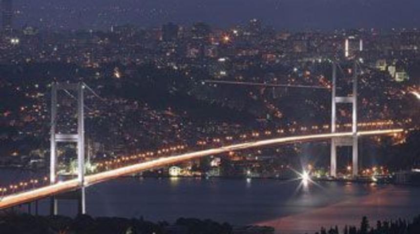 İstanbul Boğazı transit gemi ge&ccedil;işlerine a&ccedil;ıldı