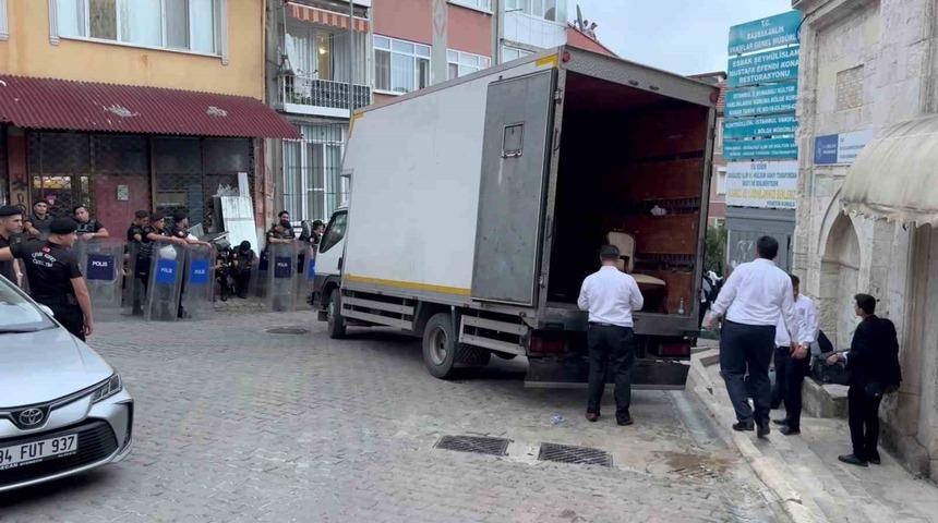 Eyüpsultan’da sözleşmesi biten yurt ekipler tarafından boşaltıldı