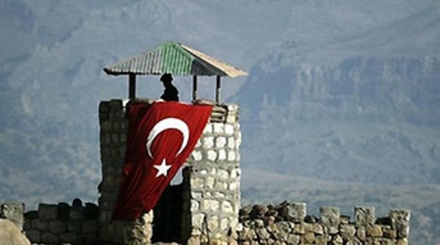 Karakola sızmaya &ccedil;alışan PKK'lılar p&uuml;sk&uuml;rt&uuml;ld&uuml;