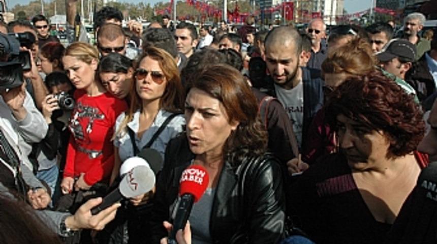 Taksim'de basın a&ccedil;ıklamasına polis engeli