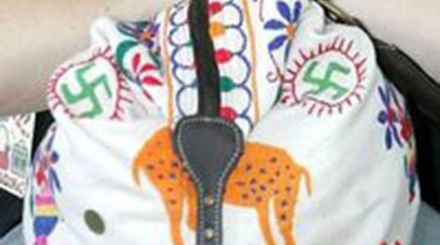 Zara, Nazi semboll&uuml; &ccedil;antalarını toplattı