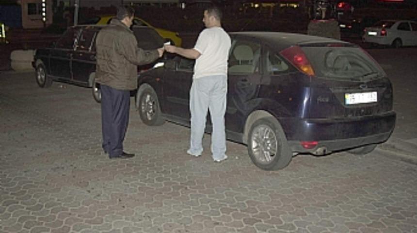 Korsan otopark&ccedil;ılar vatandaşı canından bezdirdi