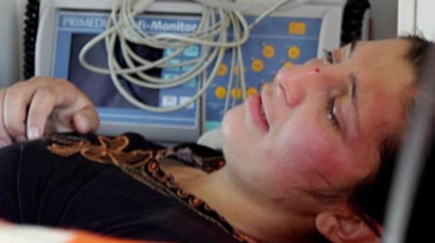 Sevgilisiyle yakaladığı karısını &ouml;l&uuml;mden kurtardı