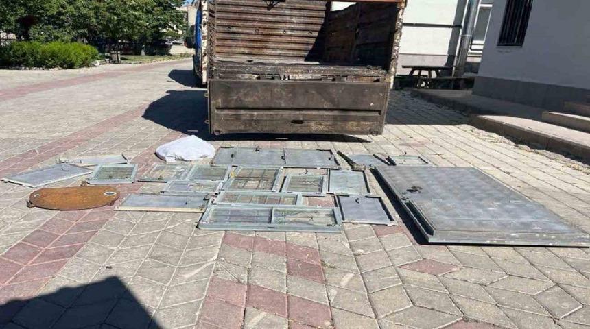 Patpatla hırsızlık yapan şahıslar güvenlik kamerası incelemesiyle yakalandı