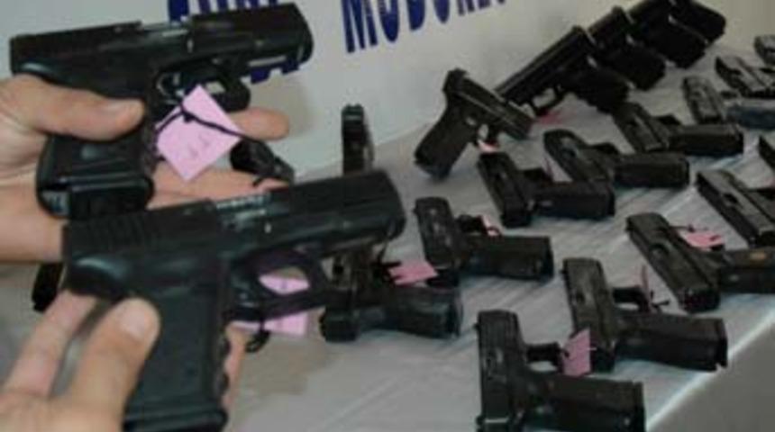 Hakkari'de ter&ouml;ristlere ait malzemeler ele ge&ccedil;irildi