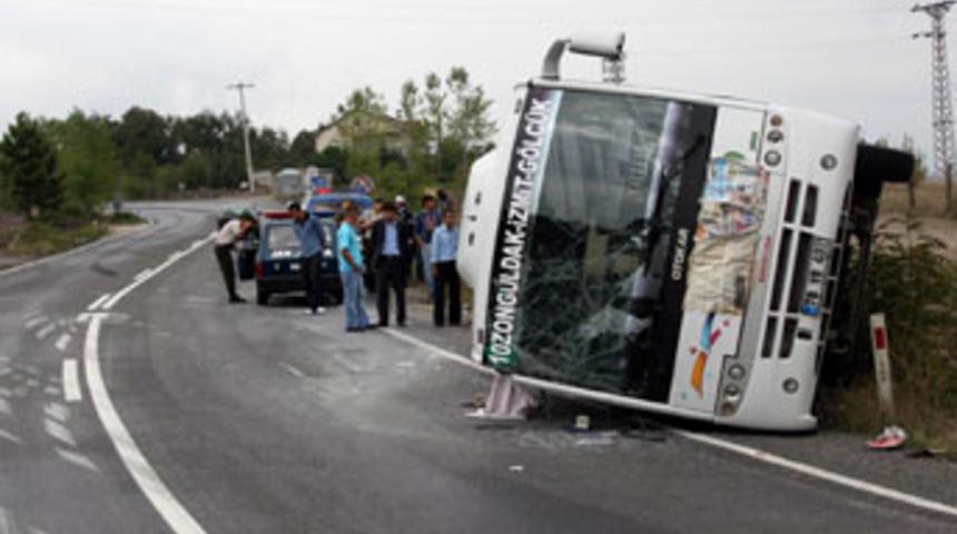 Ereğli'de yolcu minib&uuml;s&uuml; devrildi: 23 yaralı