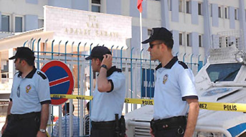 Şemdinli davası hakimlerine s&uuml;rg&uuml;n