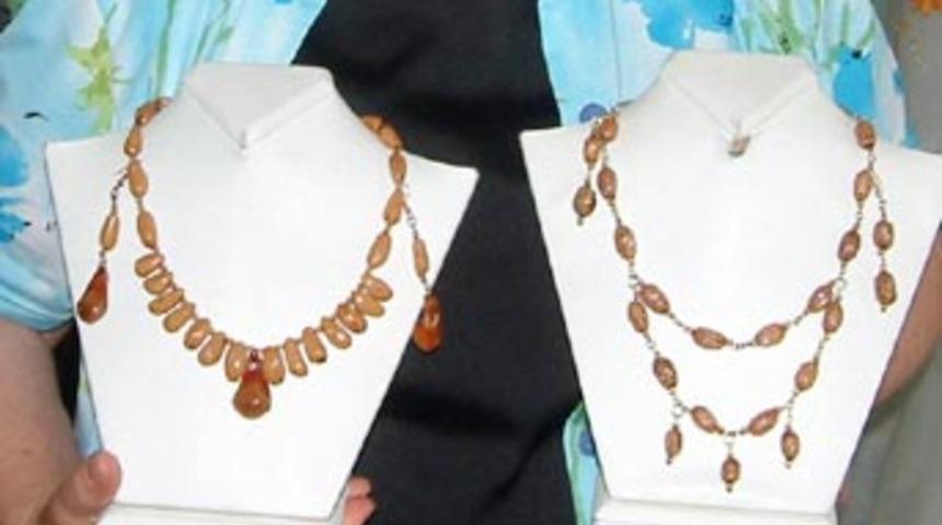 Zeytin &ccedil;ekirdeği takı oldu