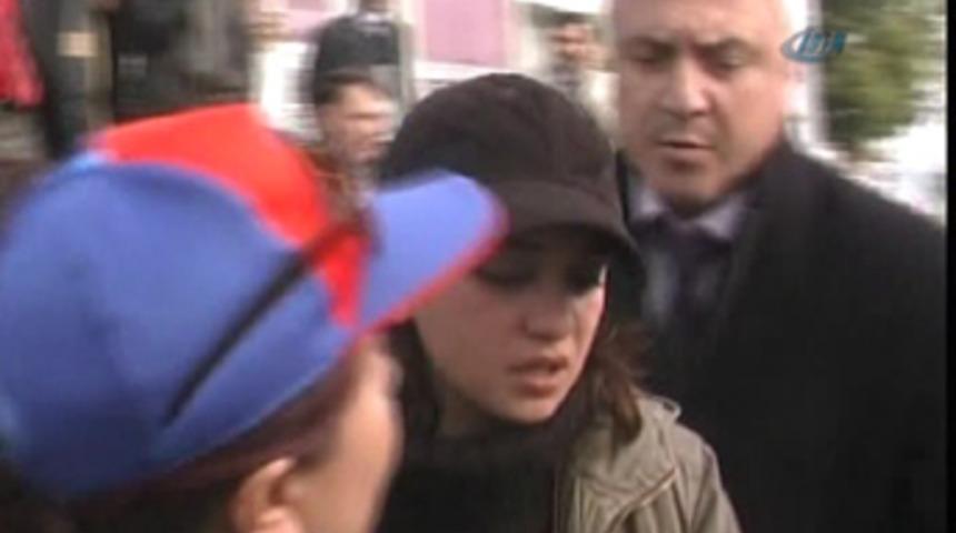 &Ccedil;&ouml;p&ccedil;&uuml; bayanlara dayak