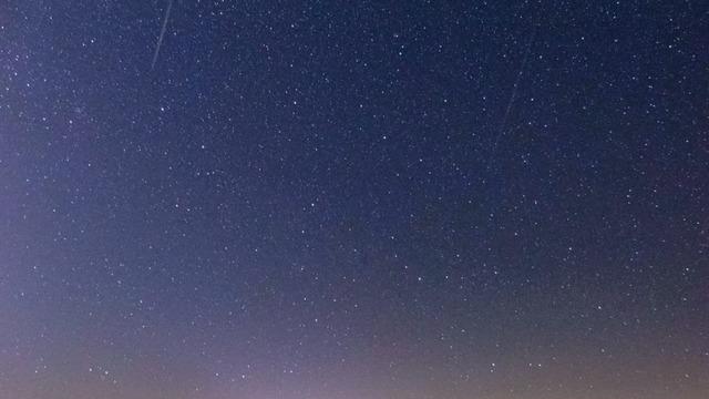 Perseid meteor yağmurunu fotoğraflayarak muhteşem görüntüler oluşturdu