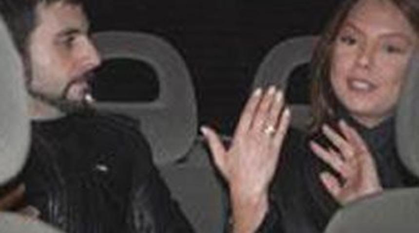 Ebru G&uuml;ndeş'in 'tek taşı'nı kim taktı?
