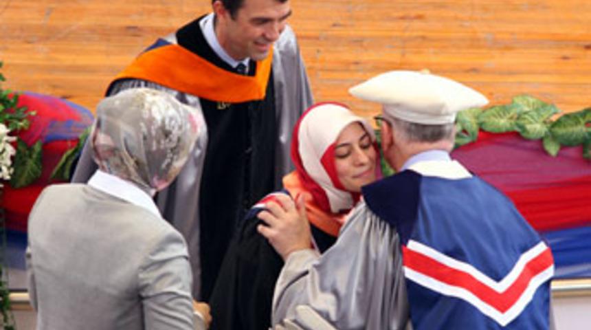 Kızımın g&uuml;n&uuml;n&uuml; zehir ettiler