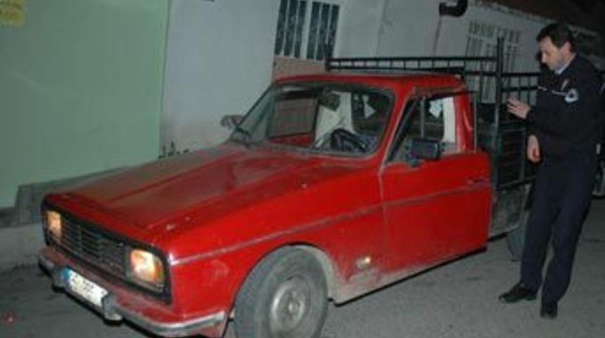 K&uuml;&ccedil;&uuml;k afacanlar kamyonet &ccedil;aldı