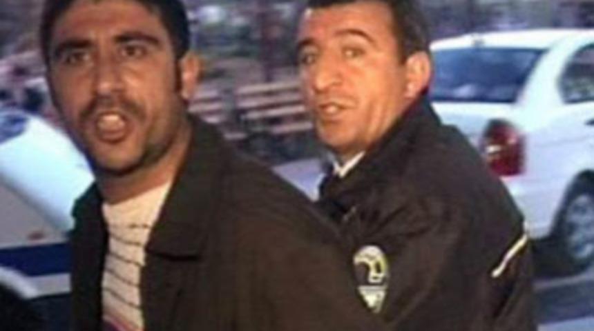 Karısını 5 yerinden bı&ccedil;akladı
