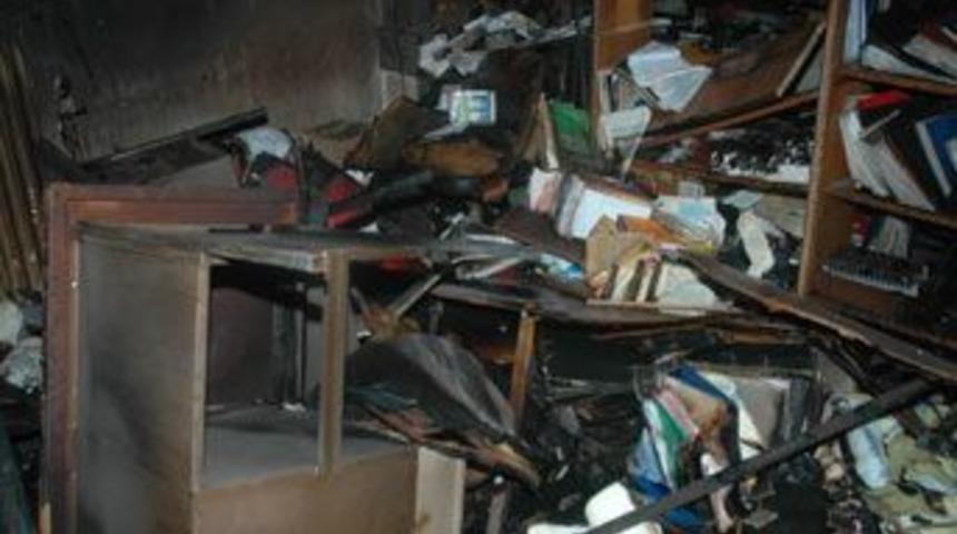 Kasayı a&ccedil;amayan hırsızlar fabrikayı ateşe verdi