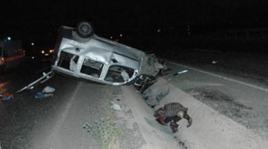 Sivas'ta trafik kazası: 4 &ouml;l&uuml;, 8 yaralı