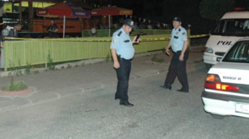 Izgara etini beğenmeyen m&uuml;şterilerini vurdu