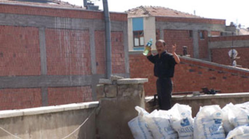 Eşi tarafından terkedilen boyacı canına kıymak istedi