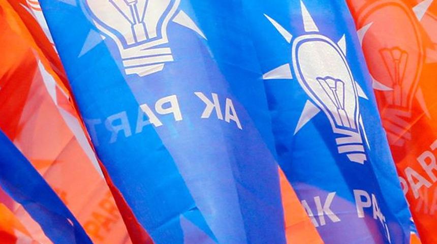 Kütahya'da AK Parti Emet İlçe Başkanı Süleyman Ciner, Aslanapa İlçe Başkanı Cafer Bayrak ve Dumlupınar İlçe Başkanı Ali Bursa görevinden istifa etti