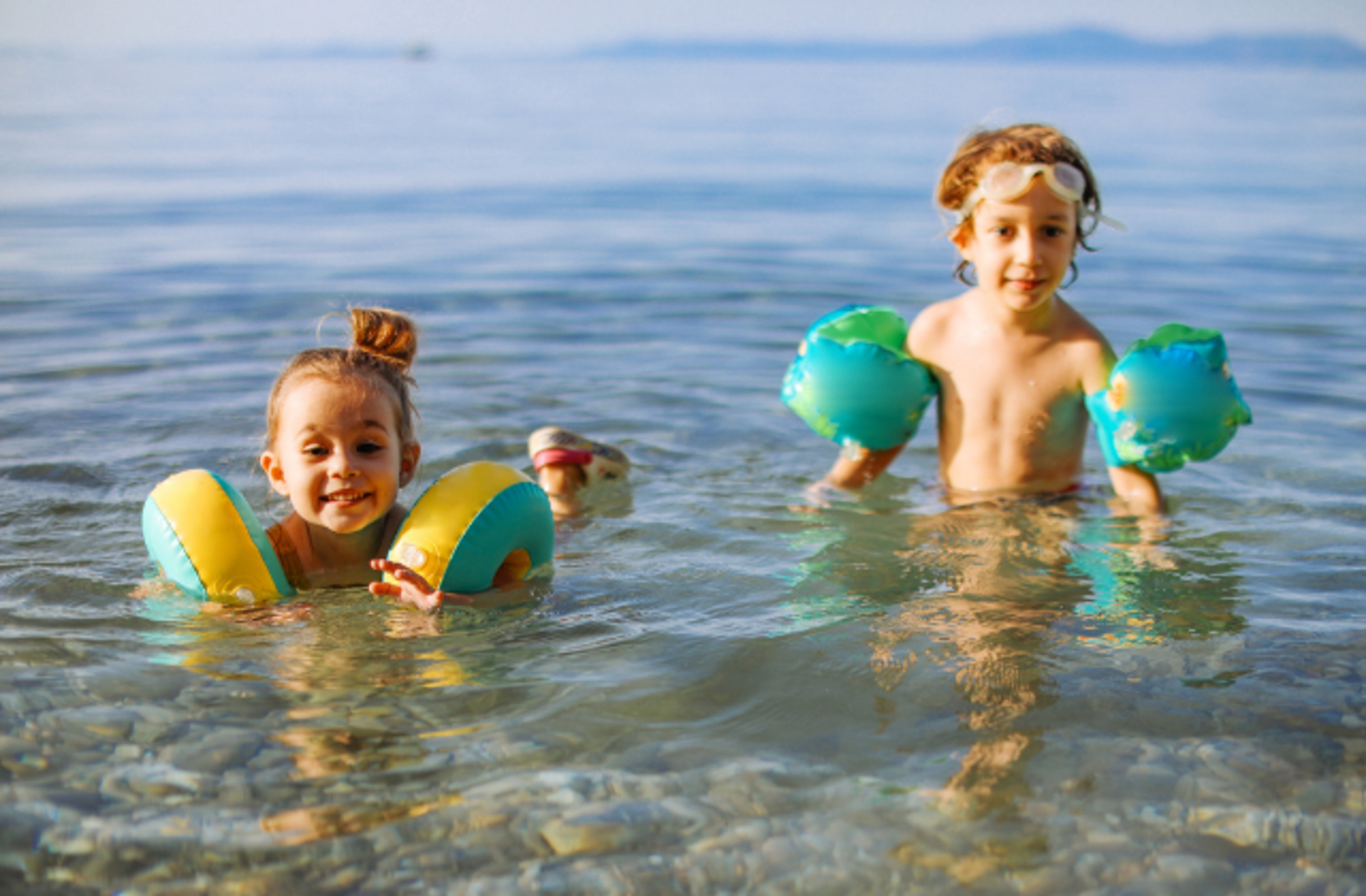 Çocuklarınızın hem havuzda hem denizde kullanıp güvende kalacağı en iyi kolluk modelleri
