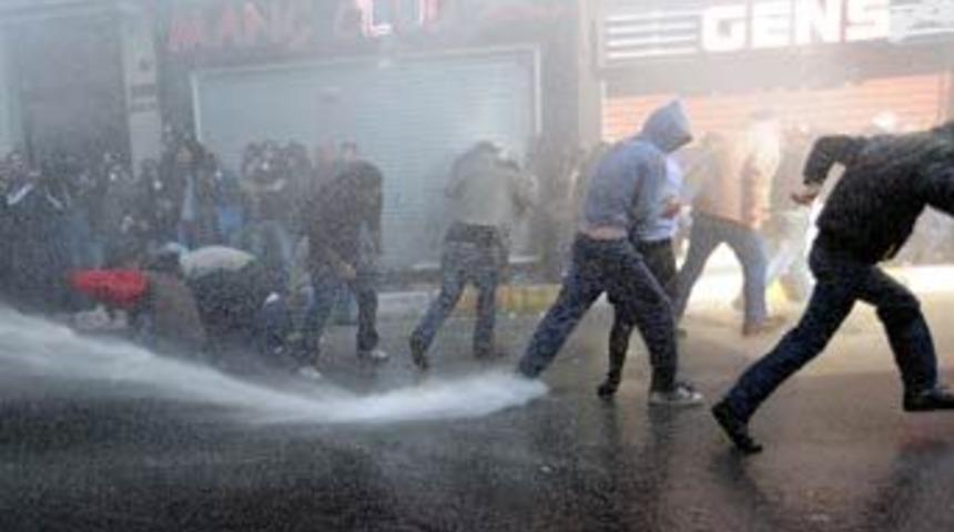 1 Mayıs olayları g&uuml;venlik kamerasında