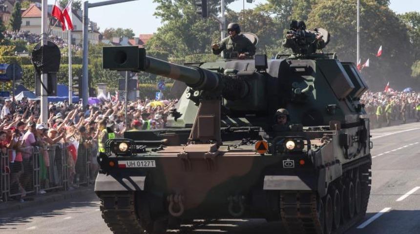 Putin sert sözlerle uyarmıştı! Polonya ordusu modern silahlarla gövde gösterisi yaptı! Bir ilk yaşandı