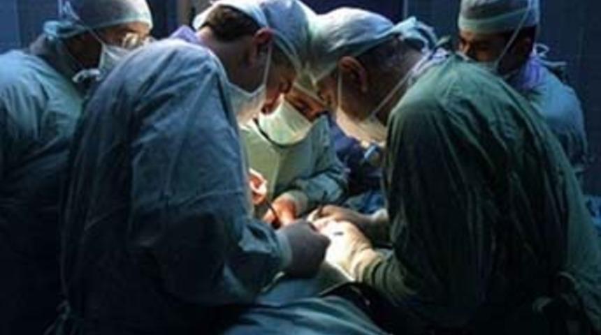 Konuşa konuşa beyin ameliyatı oldu!