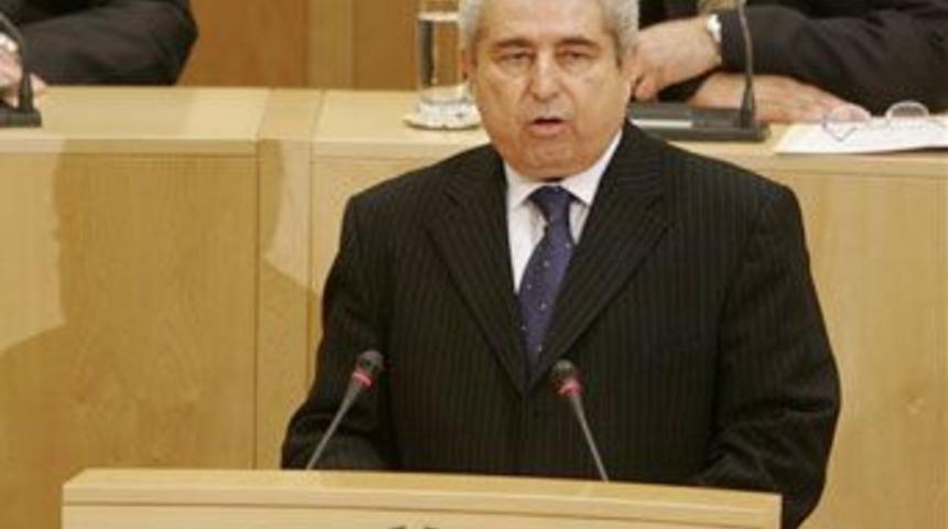 Hristofyas daha fazla zaman istiyor