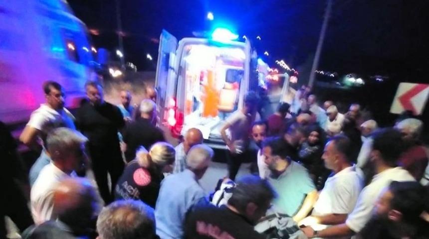 Yolcu obüsü ile hafif ticari araç çarpıştı: 1’i ağır 5 yaralı