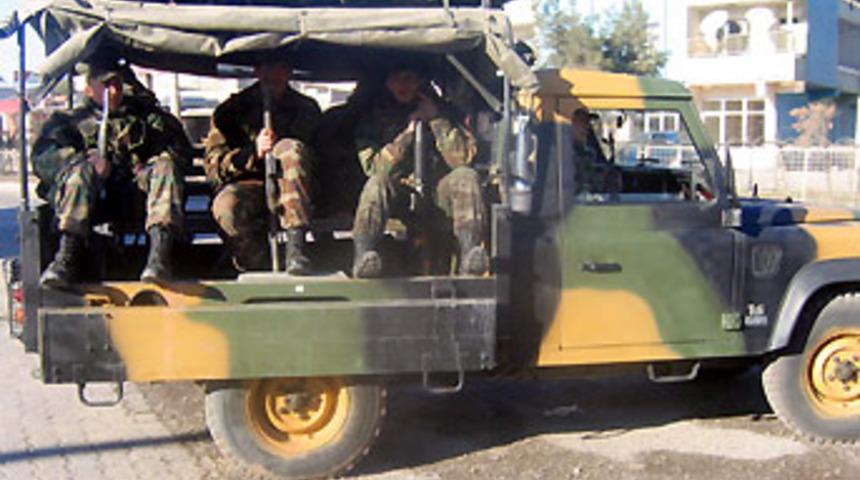 Askeri ara&ccedil; kaza yaptı: 8 asker yaralı