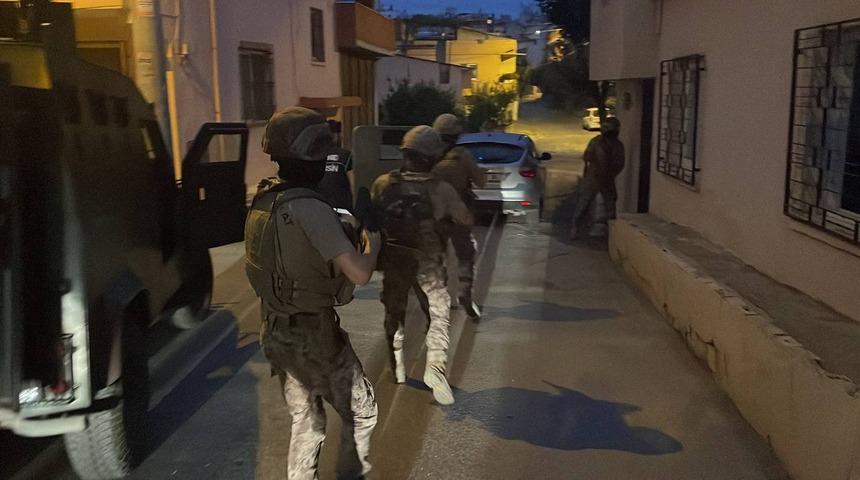 Mersin'de uyuşturucu satıcılarına yönelik operasyonda 28 zanlı yakalandı
