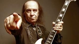 Erkin Koray'ın kızı babasının mezarını paylaştı! Sizin dualar kime gitti bilmiyorum