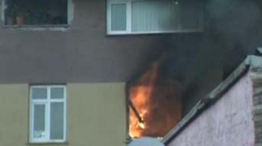 K&uuml;&ccedil;&uuml;k kızın feryadı aileyi kurtardı