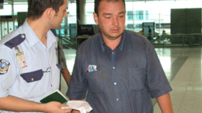 Sarhoş yolcu nihayet u&ccedil;ağını yakaladı