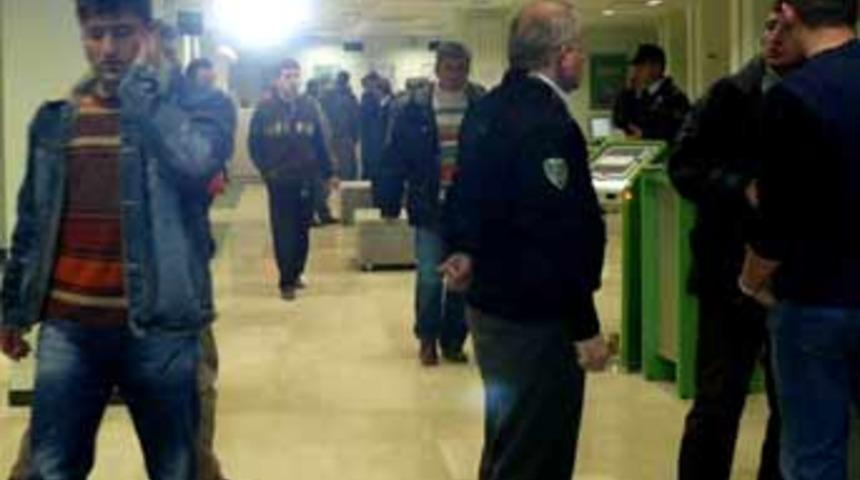 Ankara ve Gebze'de iki banka soygunu