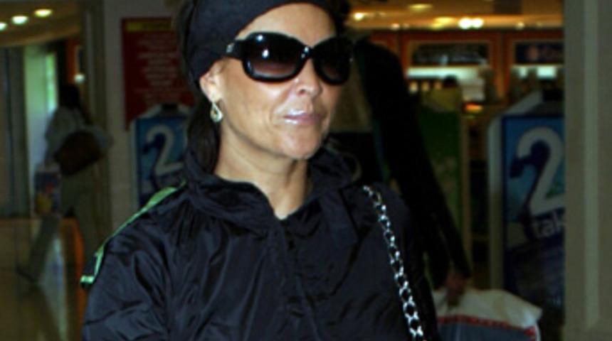 H&uuml;lya Avşar'dan siyasi mesajlar