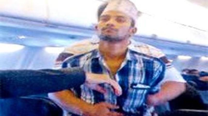 U&ccedil;akta bı&ccedil;aklı yolcu paniği