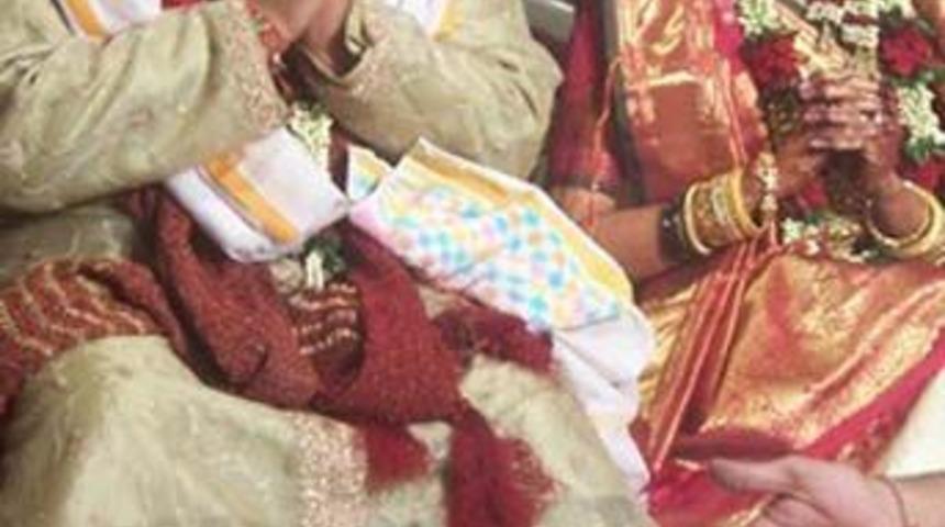 &Ouml;z kızıyla evlendi