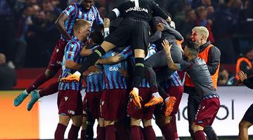 SON DAKİKA: Trabzonspor'da ayrılık resmen açıklandı! Bordo-mavililer Manolis Siopis'in sözleşmesini feshetti