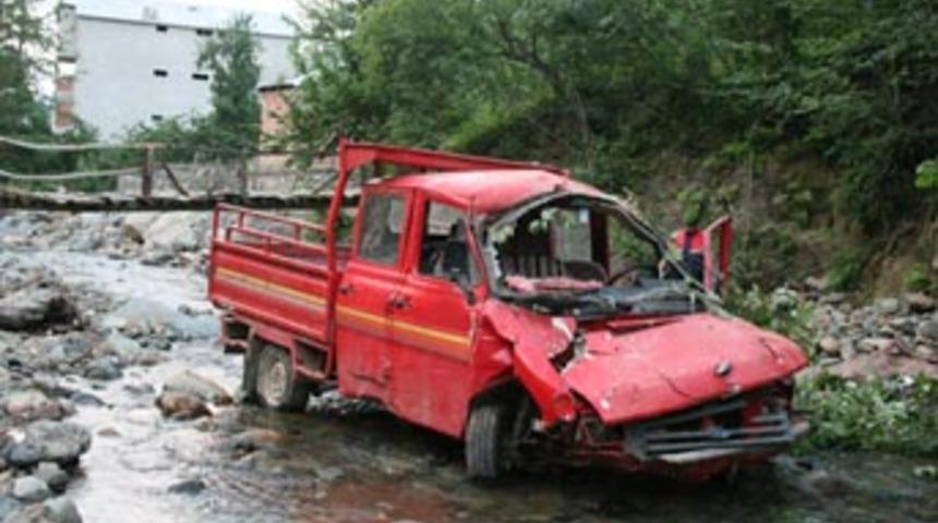 Giresun'da trafik kazası: 2 &ouml;l&uuml;, 12 yaralı