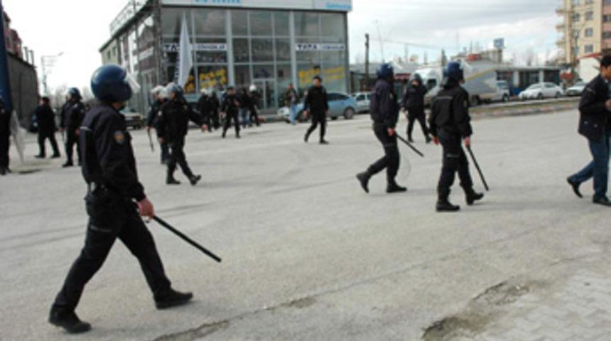 Van'da ma&ccedil; sonrası arbede