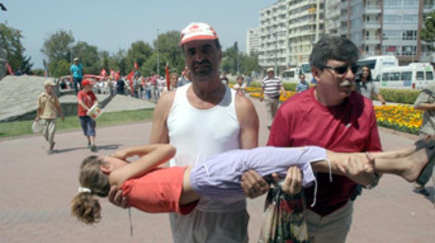 '&Ccedil;ekilin! Ben doktorum'