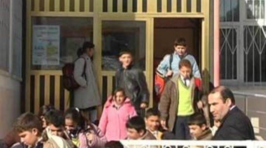 &Ouml;ğretmen &ouml;ğrencinin dişini kırdı iddiası