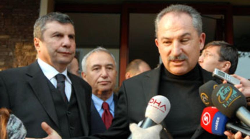 H&uuml;samettin &Ouml;zkan  ''Bu d&ouml;nem siyasette yokum''  Ankara