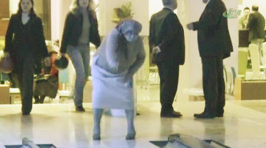 Nineler ve dedeler bovlingle stres attı