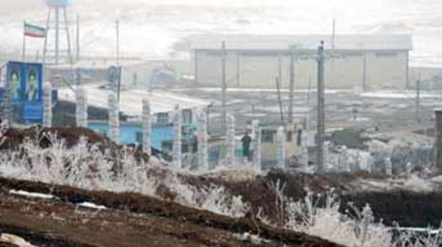 İran, PEJAK'a duvar &ouml;r&uuml;yor