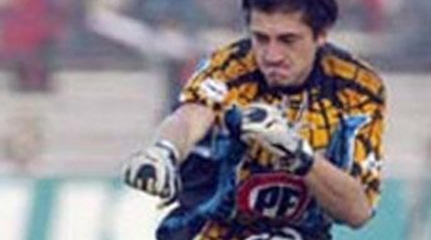 Gen&ccedil;ler'in yeni kalecisi striptiz kul&uuml;b&uuml;nde!