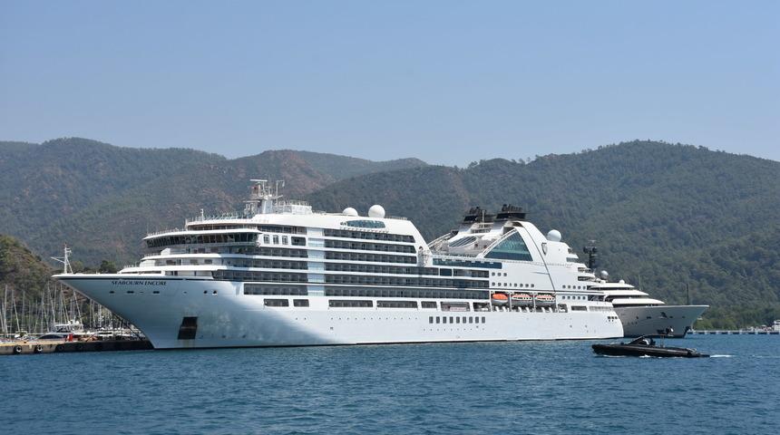 Marmaris'e "Seabourn Encore" 586 yolcusuyla geldi