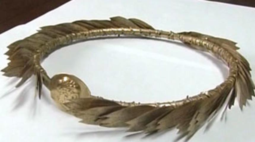 Tarihi altın tacı satanlara su&ccedil;&uuml;st&uuml;